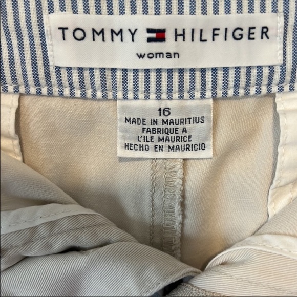🎂Tommy Hilfiger - Khaki Shorts - 16 - Picture 2 of 3